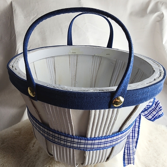 Dolly Parton Wood Basket with Handles White and Blue Butterfly 9.13" NWT - Picture 13 of 15